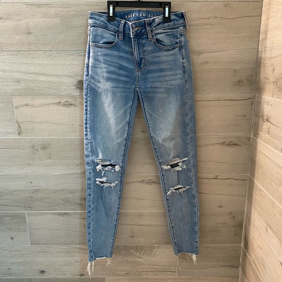 American Eagle Ripped Jeans 00 Short - Picture 1 of 4